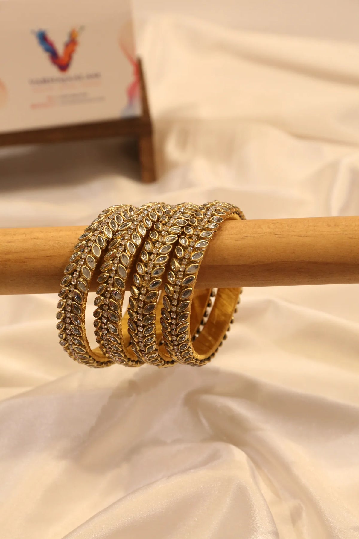 Double-line kundan bangle with leaf motif