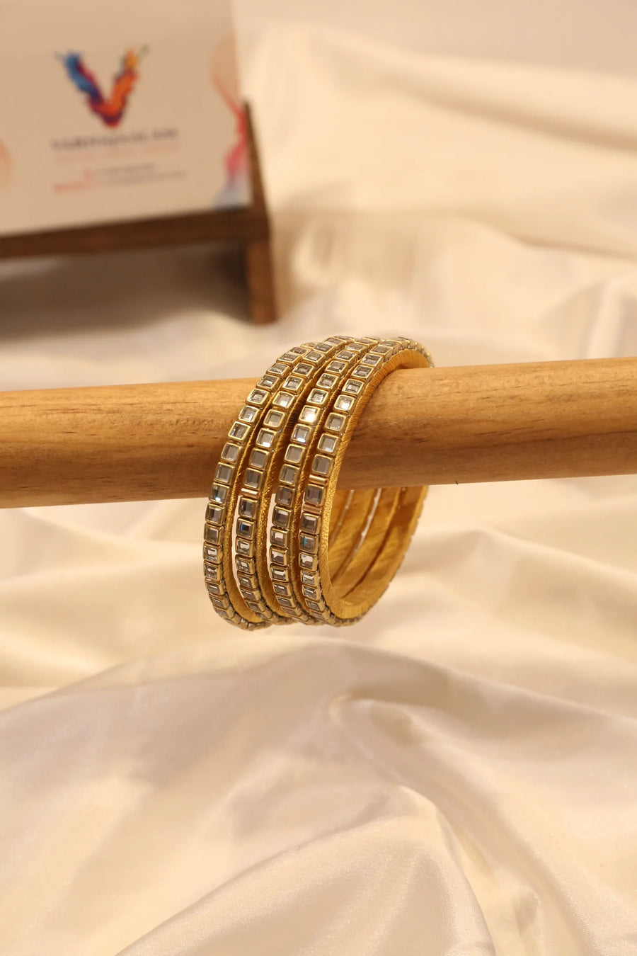 Single-line kundan stone bangle