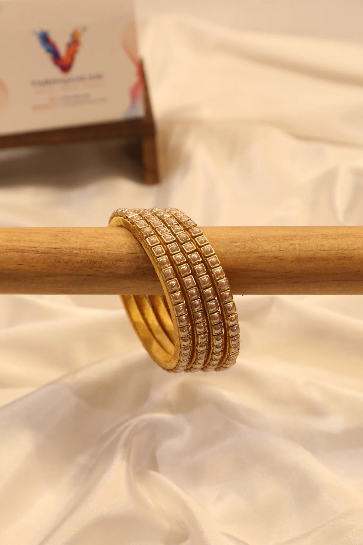 Single-line kundan stone bangle