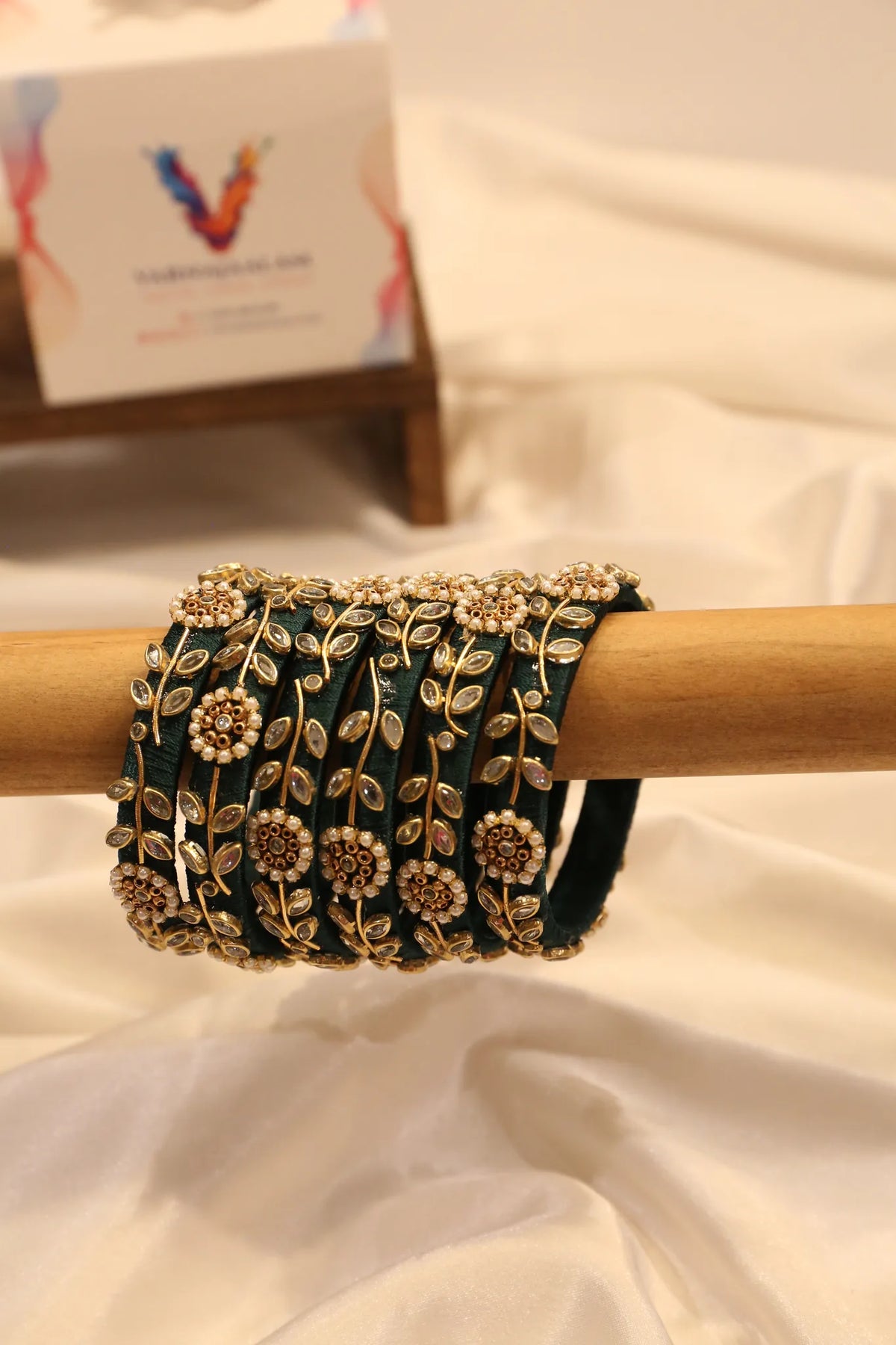 Zardosi hand-embroidered bangle - Green